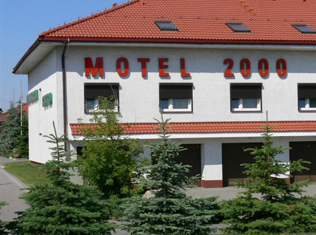Motel 2000 Steszew Ngoại thất bức ảnh