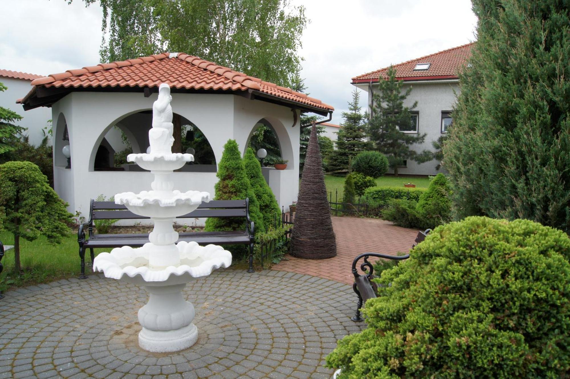 Motel 2000 Steszew Ngoại thất bức ảnh