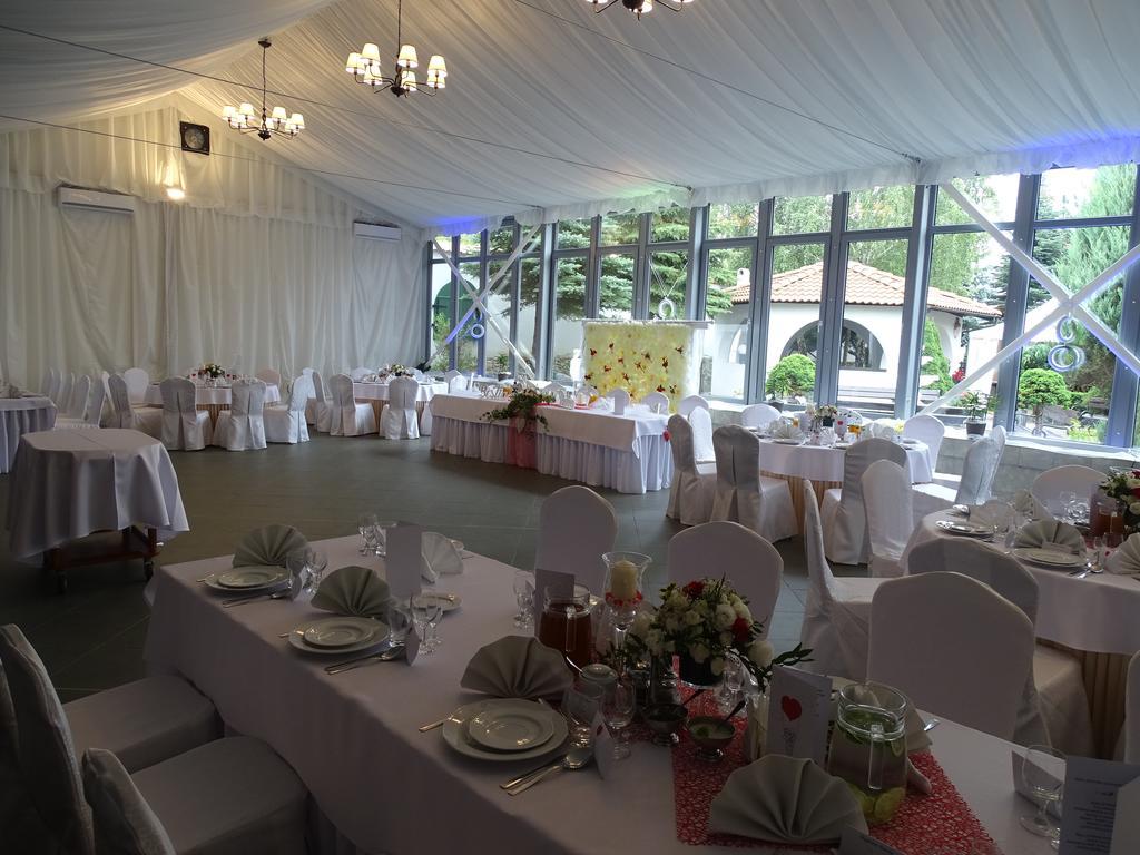 Motel 2000 Steszew Ngoại thất bức ảnh
