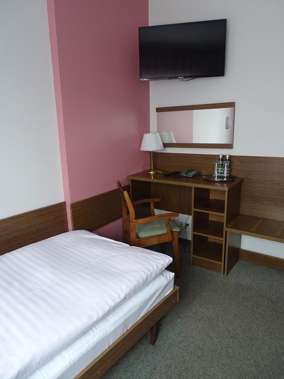 Motel 2000 Steszew Ngoại thất bức ảnh
