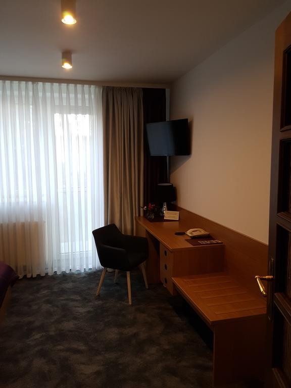 Motel 2000 Steszew Ngoại thất bức ảnh