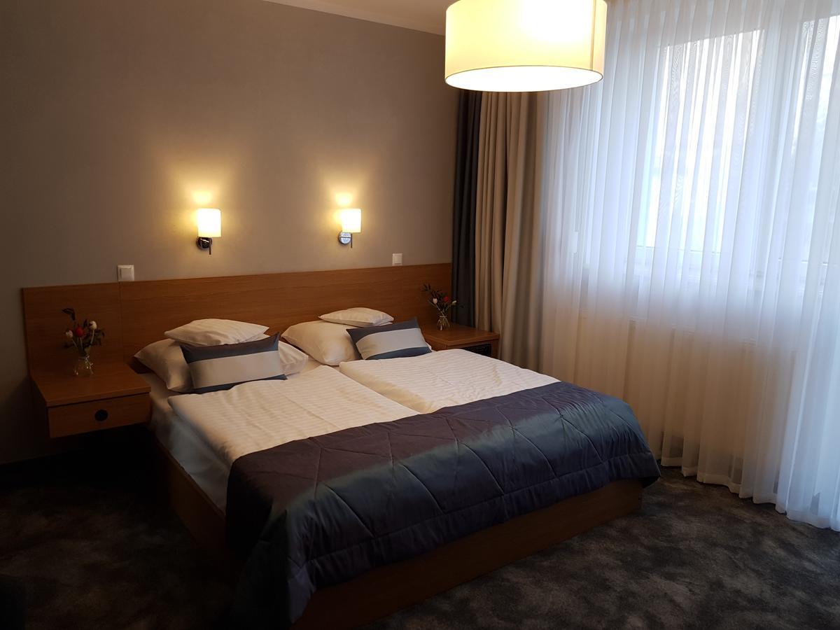 Motel 2000 Steszew Ngoại thất bức ảnh