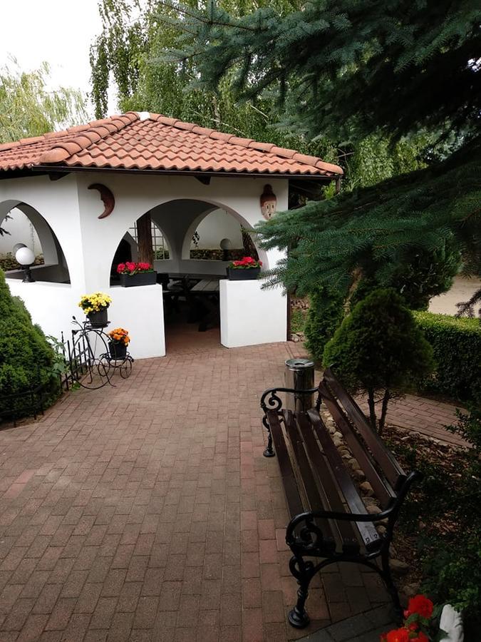 Motel 2000 Steszew Ngoại thất bức ảnh