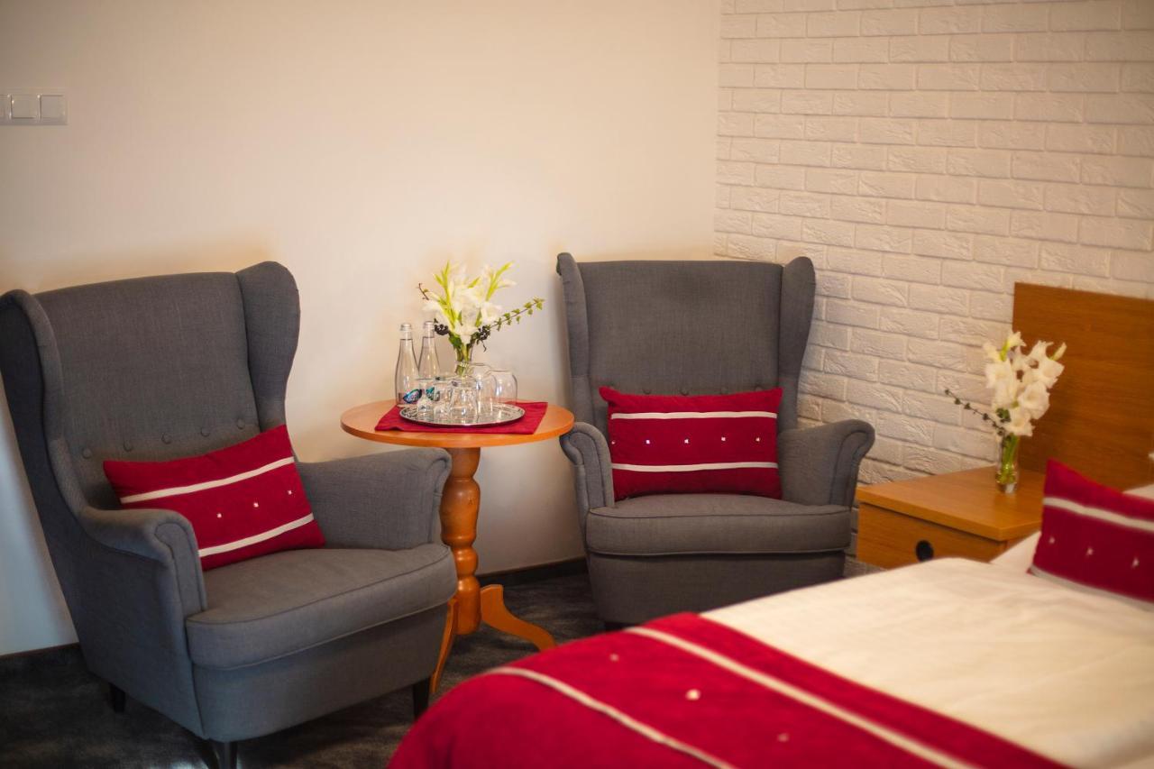 Motel 2000 Steszew Ngoại thất bức ảnh