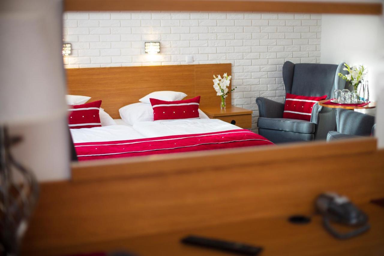 Motel 2000 Steszew Ngoại thất bức ảnh