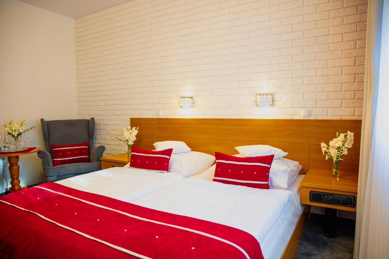 Motel 2000 Steszew Ngoại thất bức ảnh