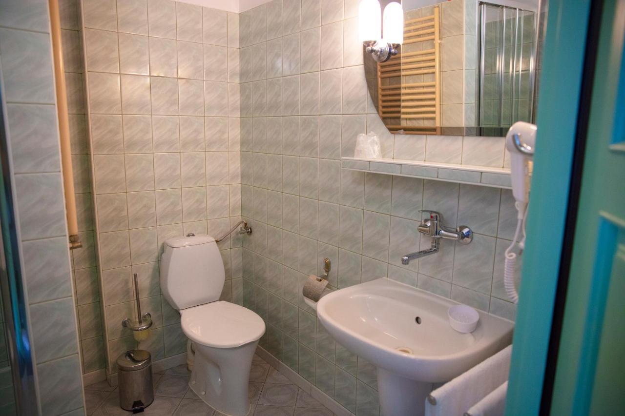 Motel 2000 Steszew Ngoại thất bức ảnh